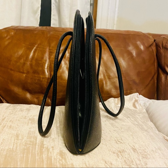 Vintage Chanel Egg Shaped bag - Picture 5 of 12